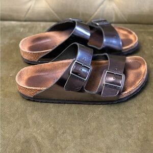 Women’s Arizona Soft Footbed- Metallic Leather 10-10.5 Narrow